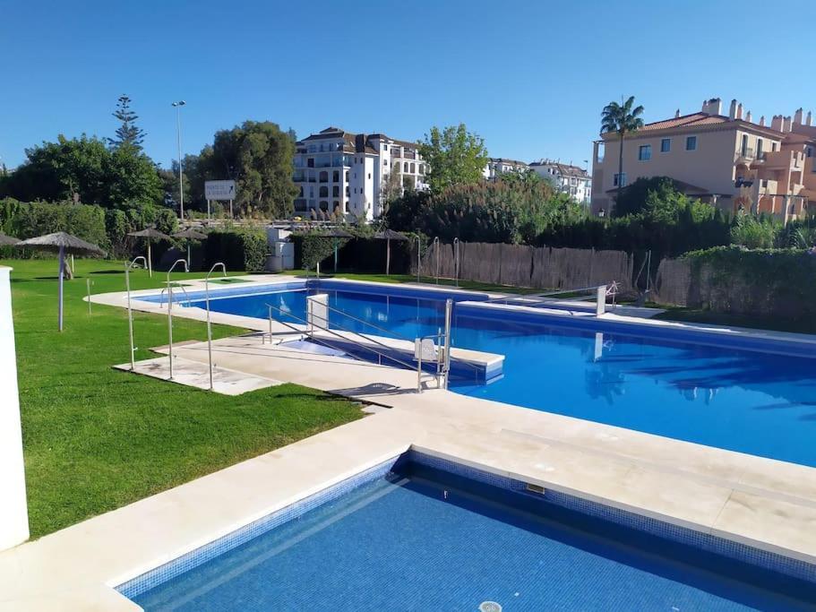 מנילבה Apartamento Entero Con Solarium En Sabinillas, Con Piscina Y Al Lado Del Puerto De La Duquesa מראה חיצוני תמונה